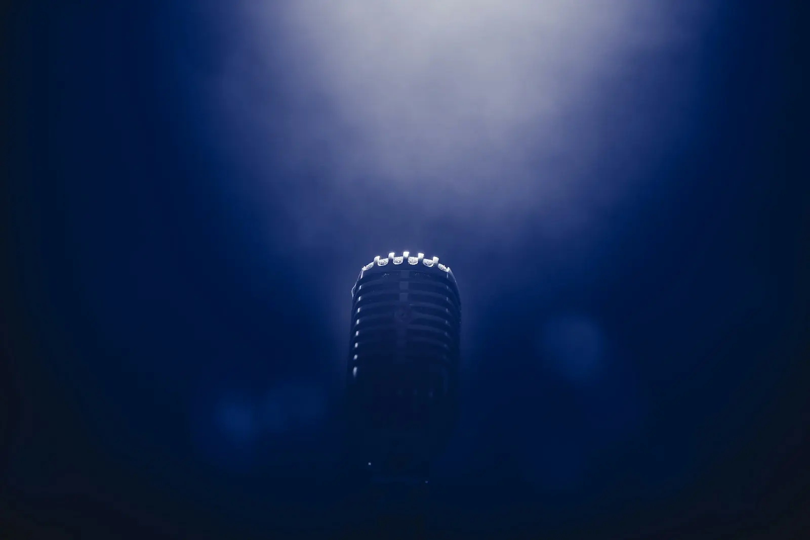 Microphone under stage light